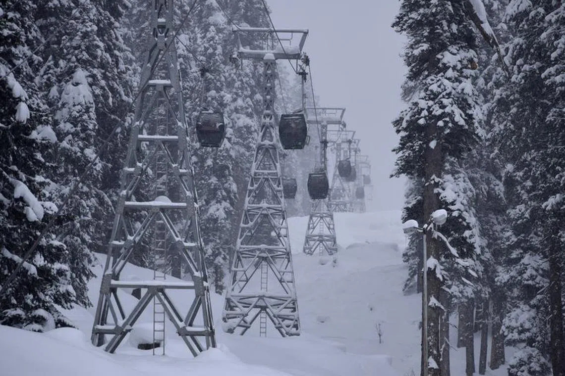 FILE PHOTO: Cable car cabins are pictured in Gulmarg, a ski resort and one of the main tourist attractions in the Kashmir region, January 22, 2022. REUTERS/Sanna Irshad Mattoo/File Photo