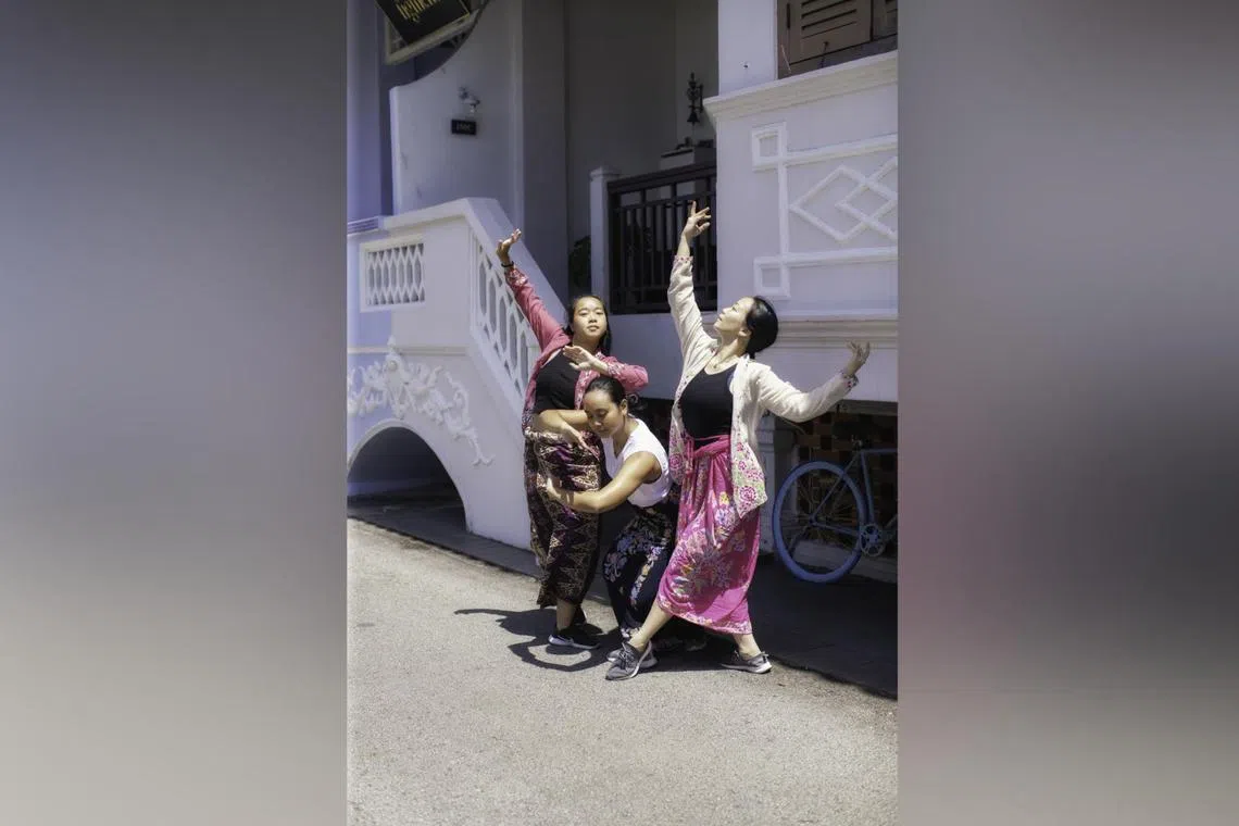 Katong Dreaming: A Musical Tour is a walking tour through nine sites of the Katong and Joo Chiat neighbourhood.