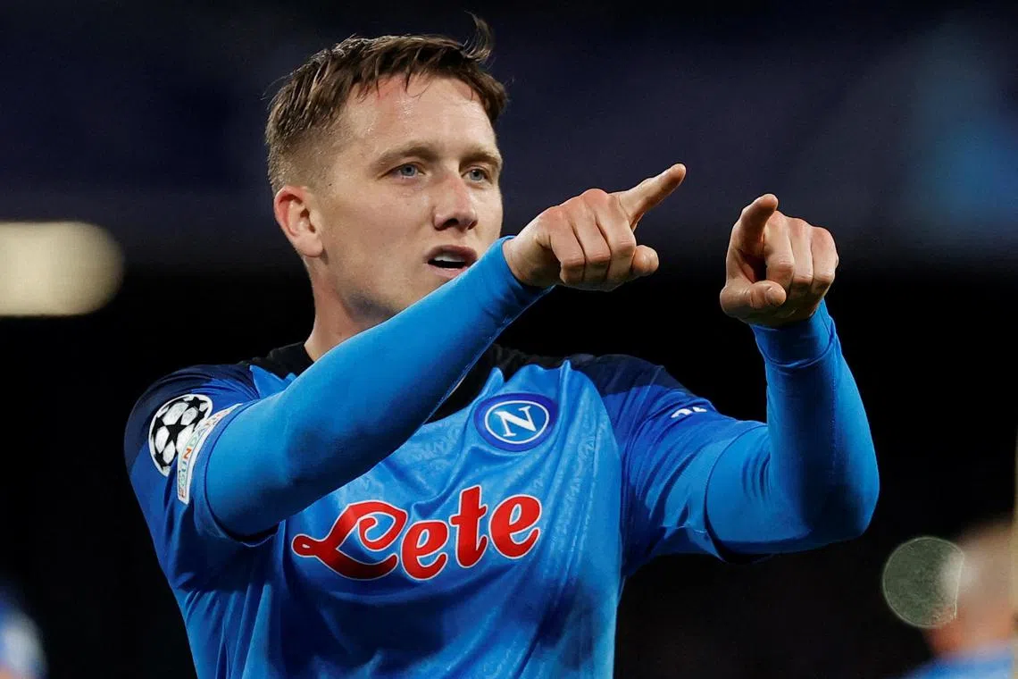 Polish midfielder Piotr Zielinski has joined Inter Milan from Napoli on a free transfer.