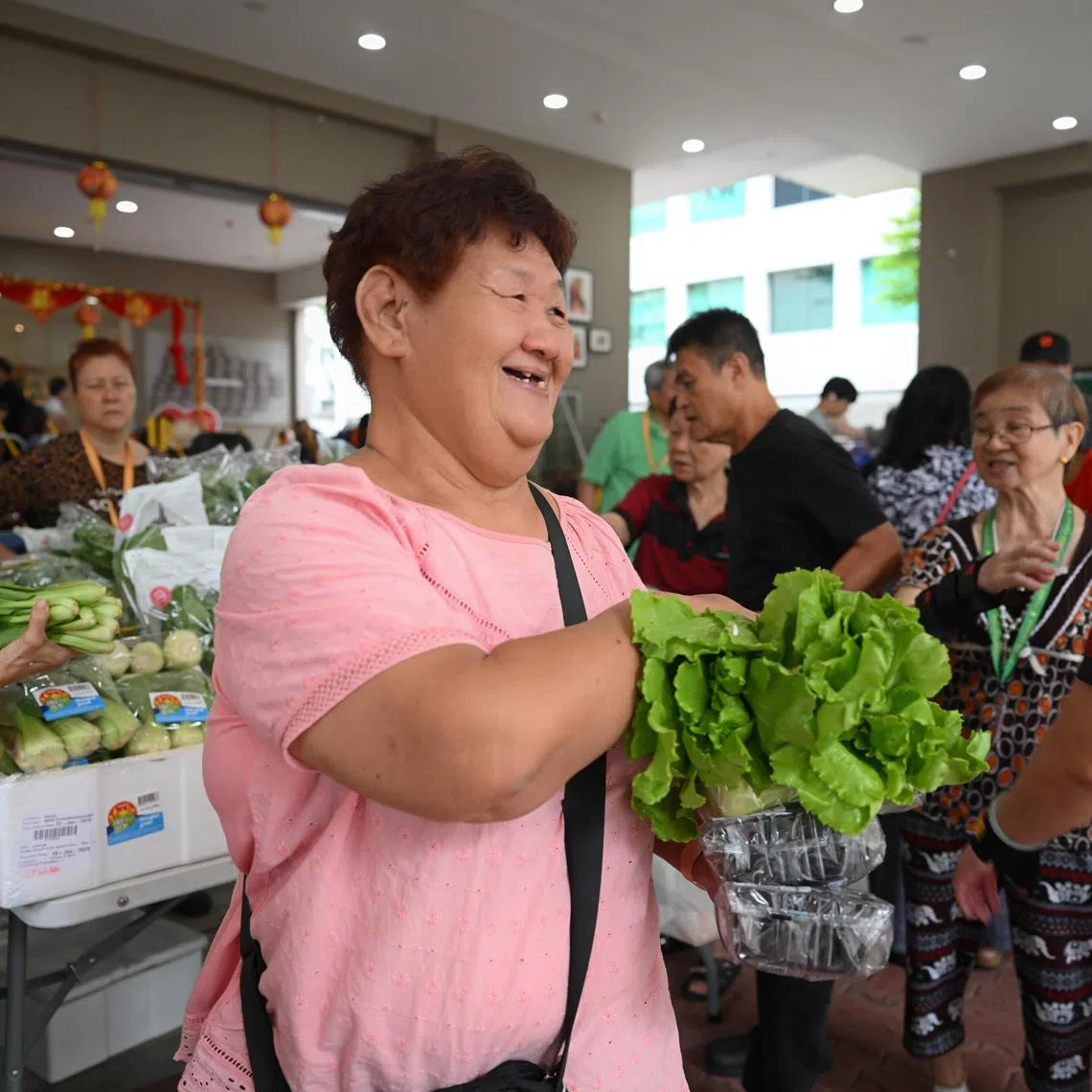 ST20250125_202570400385/yqjalanbesar25/Shintaro Tay/
A resident picking up vegetables from the Love Connect Fresh Market at Jalan Besar Community Club on Jan 25, 2025.
Love Connect Fresh Market was initiated in 2022 by Jalan Besar Community Club Management Committee, in collaboration with community partners such as Jamiyah Singapore, Redmart by Lazada, and other Community affiliates or ad hoc donors. The market is open every Saturday and has benefitted over 200 families living in rental flats in the Kampong Glam Division. Residents, which mostly comprise seniors and families with children, can collect fresh and canned food items donated by the partners.