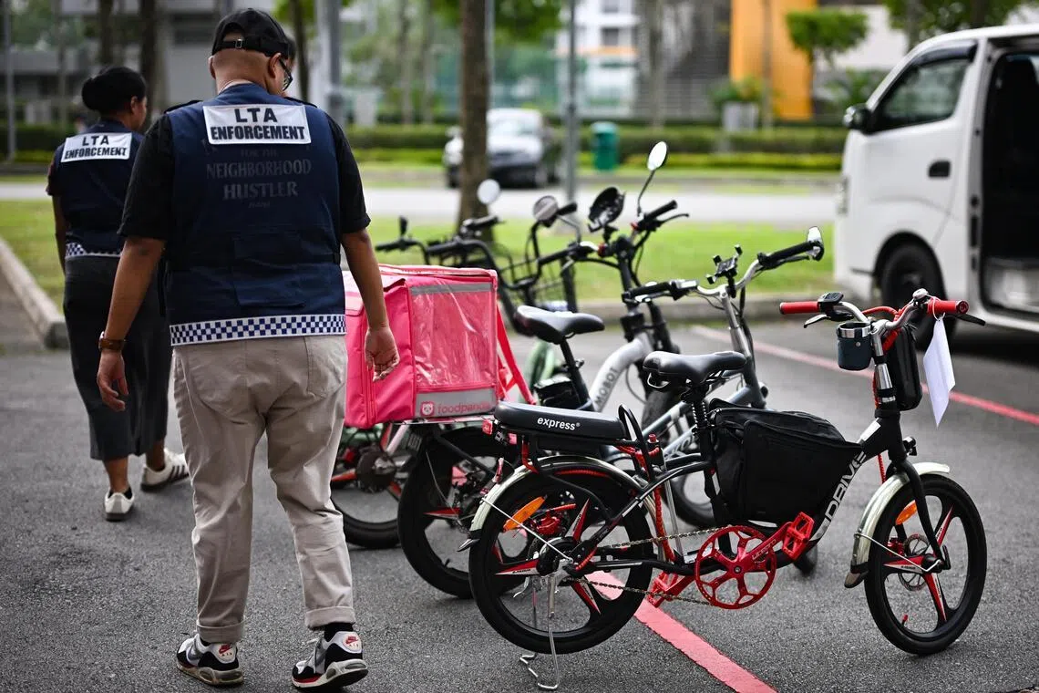 [EMBARGOED TILL 24 FEB 2026 5PM]

ST20260223-202631800475-Lim Yaohui-Vanessa Paige Chelvan-vclta24/

Non-compliant active mobility devices confiscated by LTA enforcement officers during enforcement ops at a retailer in Woodlands on Feb 23, 2026.  

Media Tag-Along to observe how LTA’s Enforcement Officers detect non-compliant active mobility devices (AMD), using the Speed Measurement Device (SMD). Developed with Temasek Polytechnic, the SMD can detect devices that have been modified to exceed the maximum speed limit of 25/km/h for both Power Assisted Bicycles (PABs) and Personal Mobility Devices (PMDs).

(ST PHOTO: LIM YAOHUI)