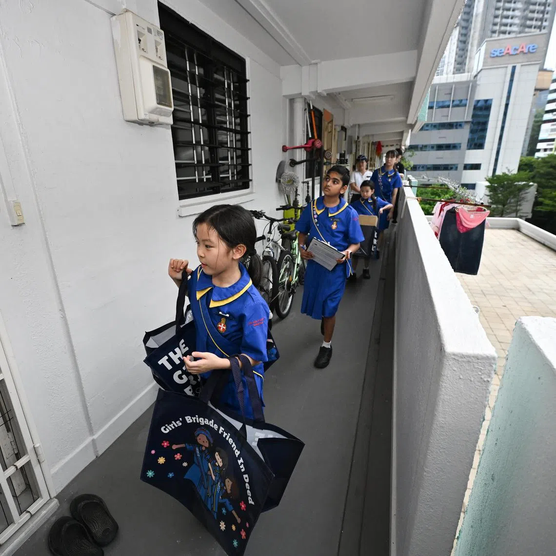 ST20250522-202595400249-Lim Yaohui-Emerald Lo-elbrigade22/
(From left) Ferrina Phuah Ru Xu, 9, Primary 3 student; Nakshatra Yogaraja, 10, Primary 4 student, delivering wish items to beneficiaries during The Girls' Brigade launch of the GB Friend in Deed Project 2025 (GBFD) at Jalan Kukoh on May 22, 2025.
In Partnership with the Ministry of Social and Family Development (MSF), the project will be the largest to date - fulfilling and delivering the specific wishes of 5,000 vulnerable Singaporeans during the June school holidays into the month of July.
(ST PHOTO: LIM YAOHUI)