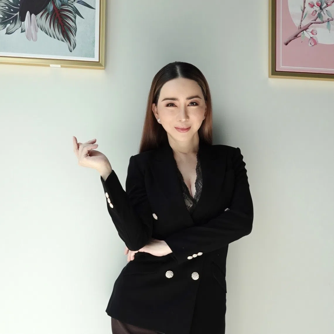 The South Bangkok Civil Court issued a warrant for Anne Jakapong Jakrajutatip on Nov 25.