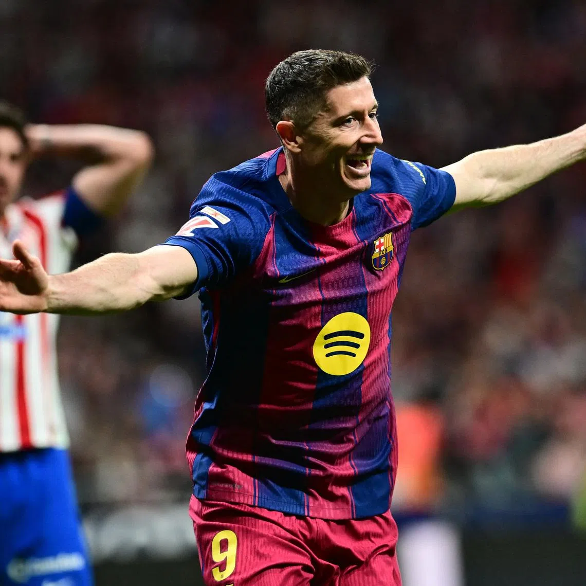 Soccer Football - LaLiga - Atletico Madrid v FC Barcelona - Riyadh Air Metropolitano, Madrid, Spain - April 4, 2026 FC Barcelona's Robert Lewandowski celebrates scoring their second goal REUTERS/Juan Barbosa