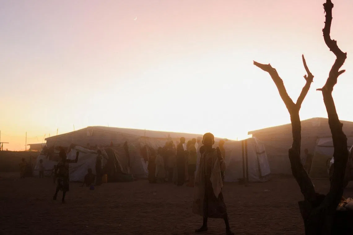 Sudanese refugees from al-Fashir gather at sunset in the Tine transit camp amid the conflict between the paramilitary Rapid Support Forces (RSF) and the Sudanese Army, in eastern Chad, November 23, 2025. REUTERS/Amr Abdallah Dalsh