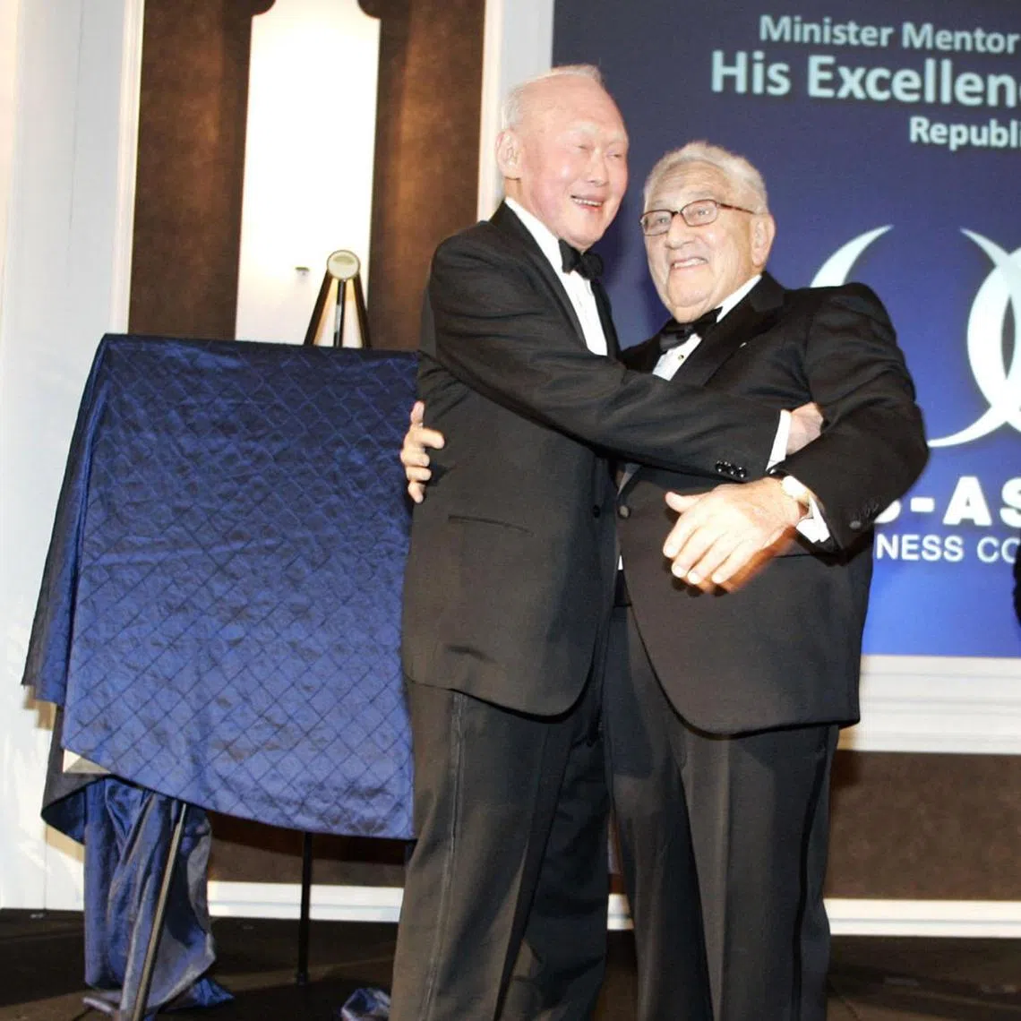Dr Henry Kissinger and Minister Mentor Lee Kuan Yew at the US-Asean Business Council’s 25th anniversary gala dinner on Oct 27, 2009.