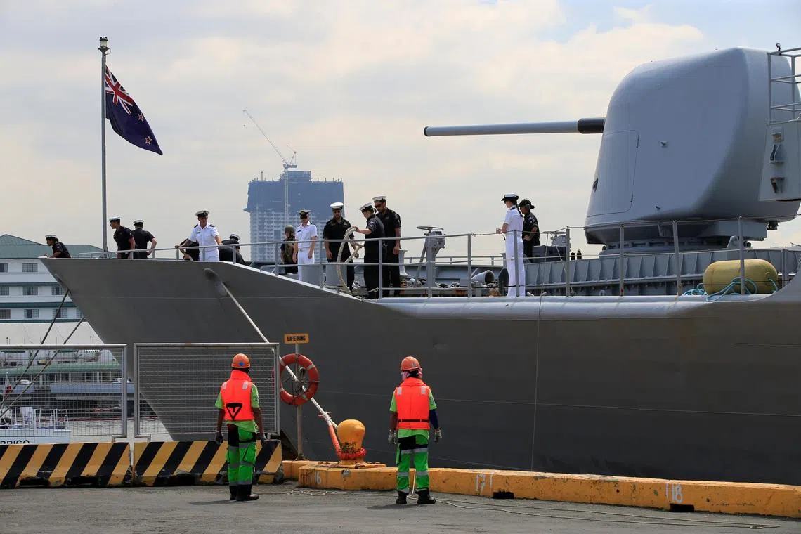 Crew members of the Royal New Zealand Navy frigate HMNZS Te Kaha (F77) prepare to dock upon arrival at the South Harbor, for a four-day goodwill visit in metro Manila, Philippines April 4, 2017. REUTERS/Romeo Ranoco