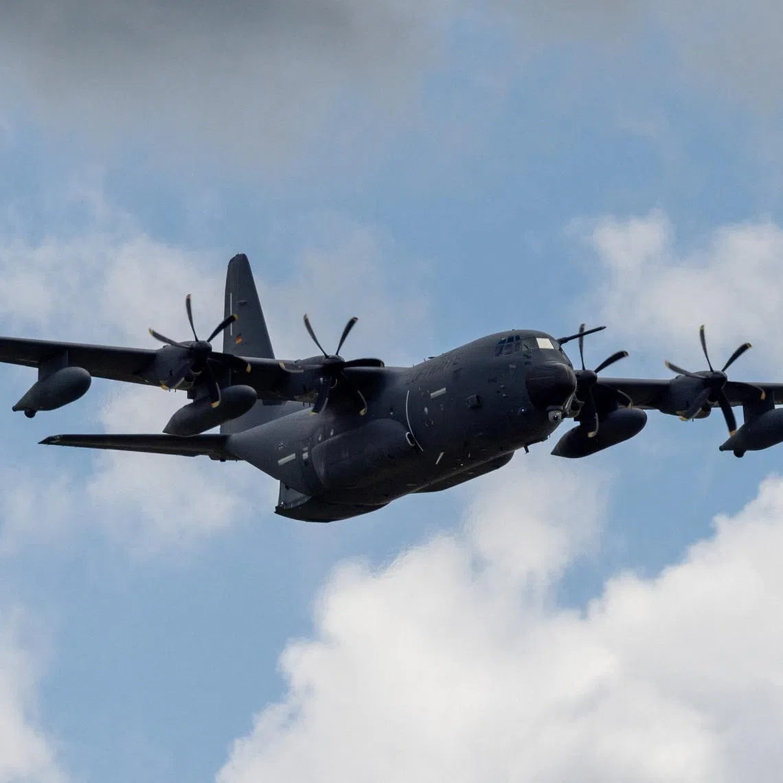 An Airbus A400M flies past during the \"Tag der Bundeswehr\", where the German armed forces Bundeswehr open their doors to the public, in Laage, northeastern Germany, June 6, 2026. REUTERS/Axel Schmidt