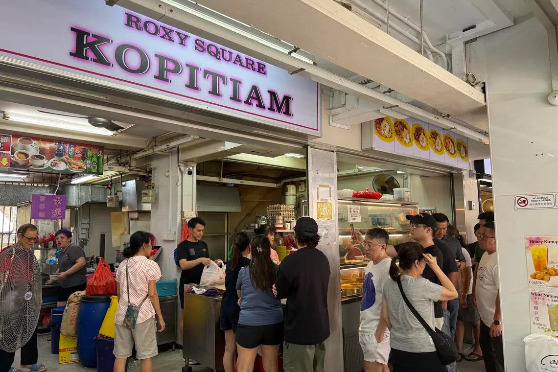hkbeo24 - Beo Crescent No Name Hainanese Curry Rice is shuttering with its last day of operations being Sep 30. The news, which spread on social media, attracted a long line of over 70 customers, many who braved the midday sun for up to two hours queueing for their food. 


ST PHOTO: HEDY KHOO