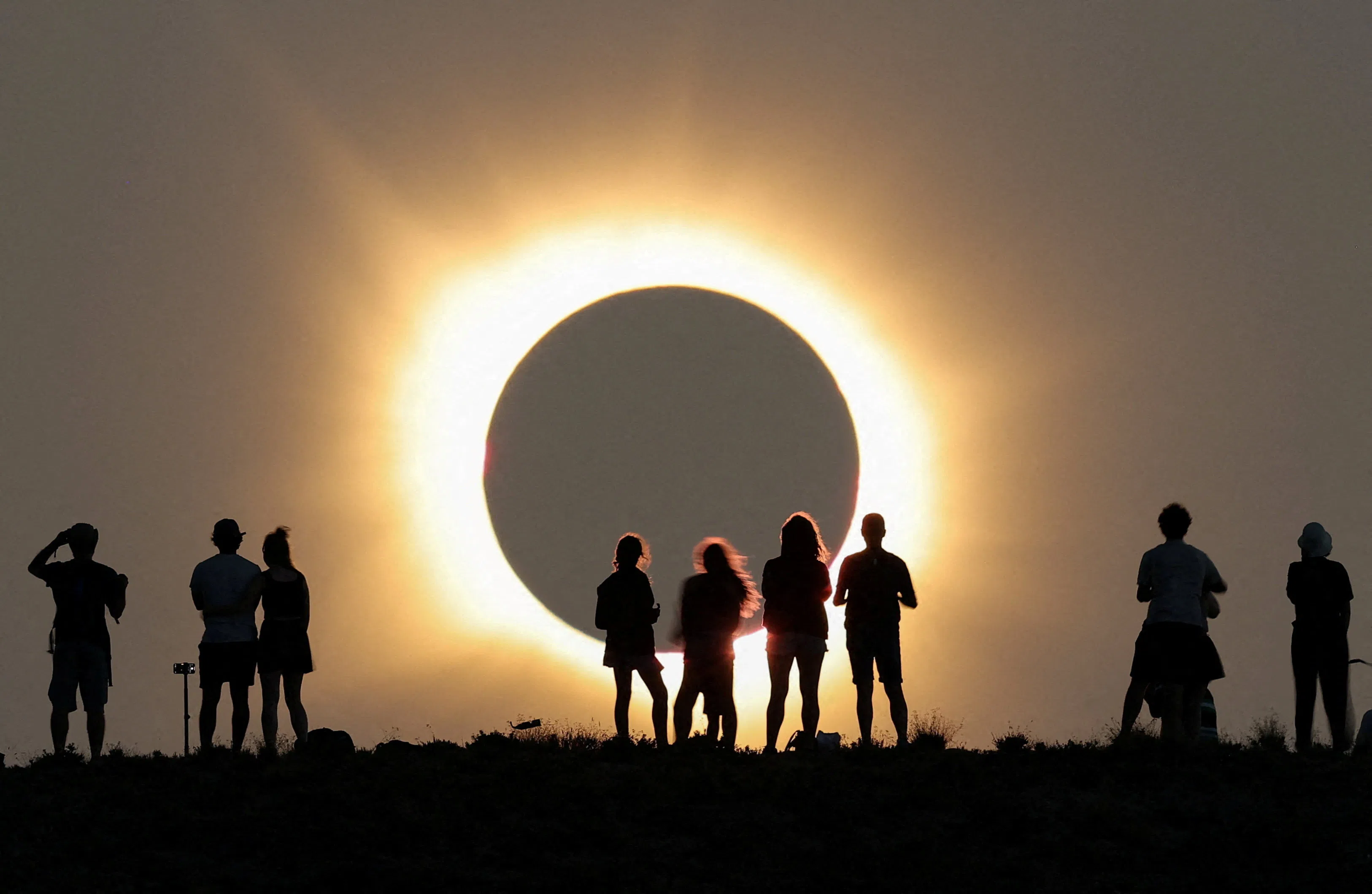 The moon completely covers the sun during a total solar eclipse as seen from the Galactica Centre, near the Javalambre Astrophysical Observatory in Arcos de las Salinas, near Teruel, Spain, August 12, 2026. REUTERS/Christian Hartmann REFILE - CORRECTING LOCATION FROM 'THE JAVALAMBRE ASTROPHYSICAL OBSERVATORY' TO 'THE GALACTICA CENTRE, NEAR THE JAVALAMBRE ASTROPHYSICAL OBSERVATORY'.