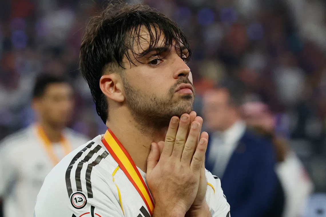 Soccer Football - Spanish Super Cup - Final - FC Barcelona v Real Madrid - King Abdullah Sports City Stadium, Jeddah, Saudi Arabia - January 12, 2026  Real Madrid's Raul Asencio looks dejected after losing the Spanish Super Cup final REUTERS/Vincent West