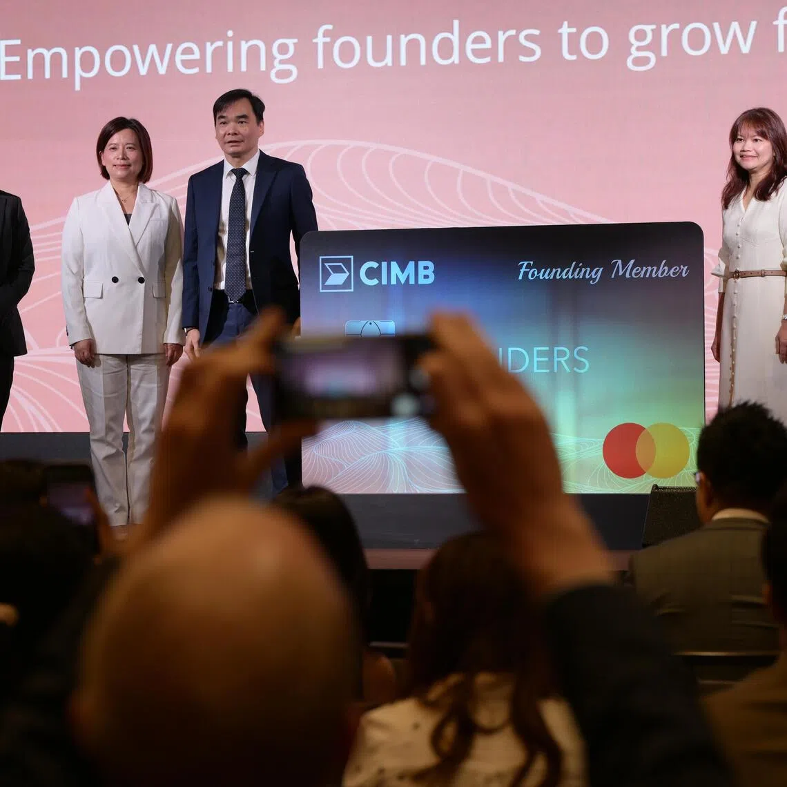 sccimb16/ST20250916_202588000799/Ng Sor Luan/CIMB Founders Card launch for SMEs on Sept 16, 2025 at Hilton Hotel. // (L to R) Benjamin Tan (Head of Commercial and Transaction Banking, CIMB Singapore), Merlyn Tsai (Head of Consumer Banking and Digital, CIMB Singapore), Andrew Boey (Chief Financial Officer and Officer-in-Charge, CIMB Singapore), Quek Puay Cheng (Head of Financial Institutions, Singapore, Mastercard) and Jaden Tok (Commercial Cards Lead, Singapore, Mastercard) at the launch.