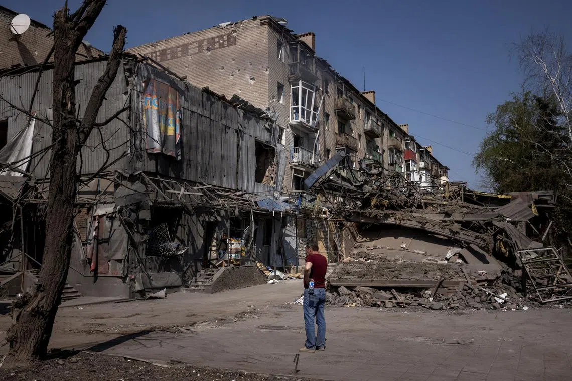 FILE PHOTO: A man looks at the damage from shelling opposite the train station in Kostiantynivka, amid Russia's attack on Ukraine, April 10, 2024. REUTERS/Thomas Peter/File Photo