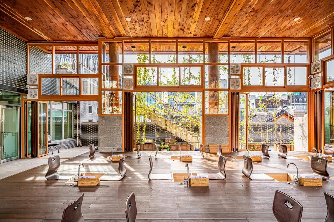 Besides operating a Korean medicine clinic, the Seoul K-Medi Centre houses an exhibition on traditional Korean medicine and offers a range of wellness experiences.