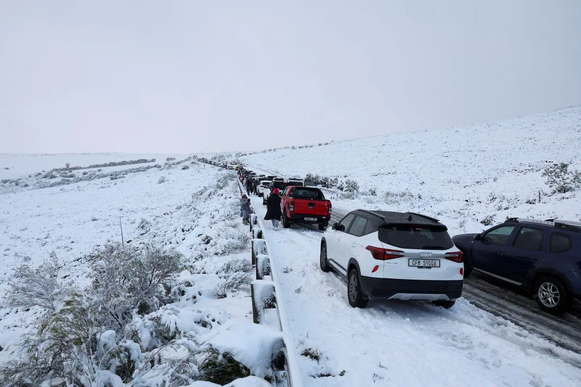 FILE PHOTO: FILE PHOTO: Motorists queue after a snowfall during a cold front near Ceres, South Africa, July 8, 2024. REUTERS/Esa Alexander/File Photo