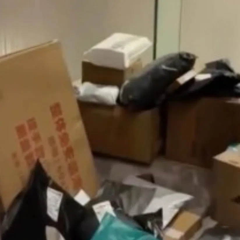 The video shows hundreds of parcels piled up at the lobby and front desk.