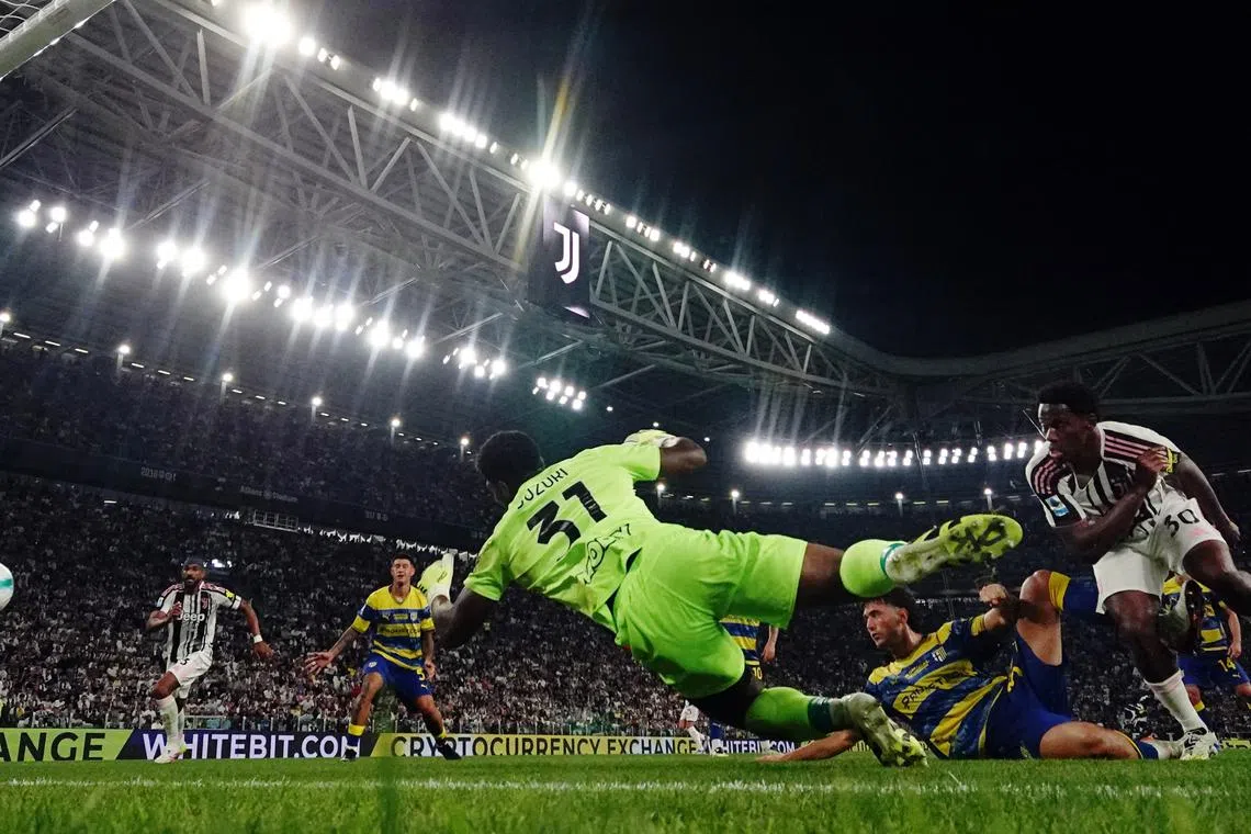 David and Vlahovic on target as Juve launch Serie A campaign with win | The  Straits Times