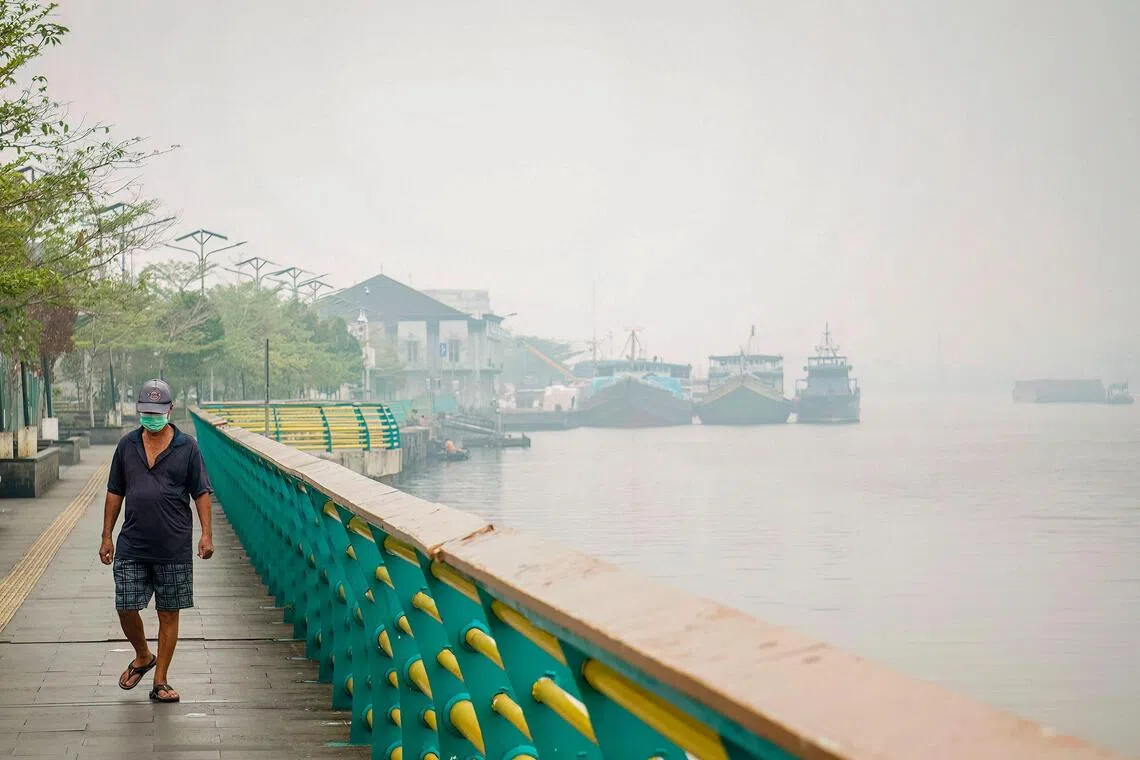 Smog scuppers Japan force helping fight Indonesia wildfires