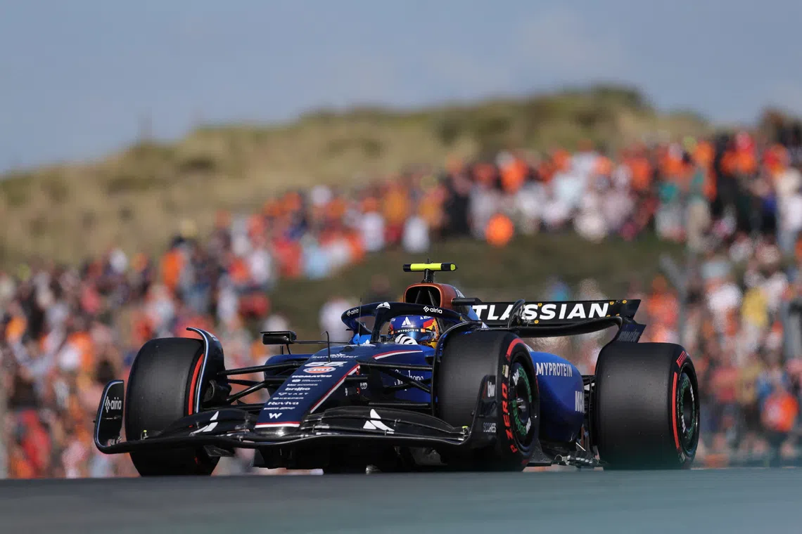 FILE PHOTO: Formula One F1 - Dutch Grand Prix - Circuit Zandvoort, Zandvoort, Netherlands - August 30, 2025 Williams' Carlos Sainz Jr. during qualifying REUTERS/Christian Hartmann/ File Photo