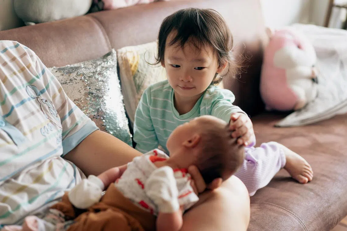 aceldest20 - New Asian sister welcoming her brother with affection and love

Credit: ISTOCK PHOTO