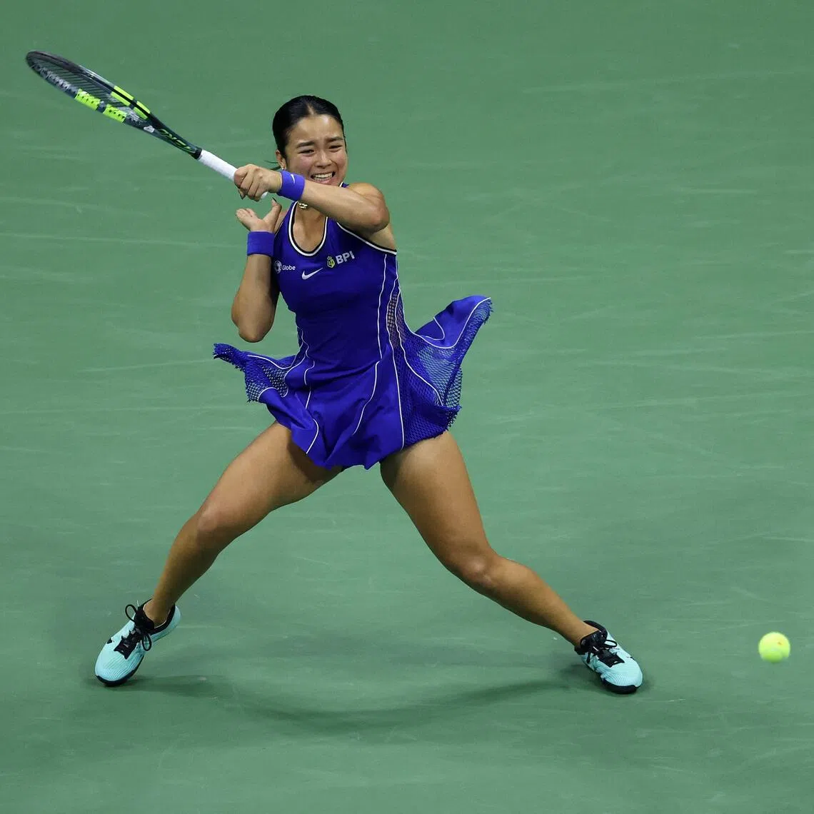NEW YORK, NEW YORK - SEPTEMBER 05: Alexandra Eala of Philippines in action against Iva Jovic of the United States during their Women's Singles Third Round match on Day Seven of the 2026 US Open at USTA Billie Jean King National Tennis Center on September 05, 2026 in the Flushing neighborhood of the Queens borough of New York City.   Julian Finney/Getty Images/AFP (Photo by JULIAN FINNEY / GETTY IMAGES NORTH AMERICA / Getty Images via AFP)