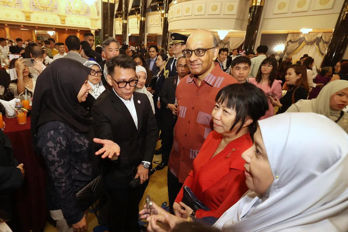 CMG20240124-ThongKH(OA)唐家鸿/李庚洧/President Tharman Shanmugaratnam State Visit to Brunei. Picture by Dennis Thong [Brunei]
- President Tharman’s first event in Brunei was to the reception with the Overseas Singaporean Community, held at Royal Berkshire Hall, Royal Brunei Polo and Riding Club.