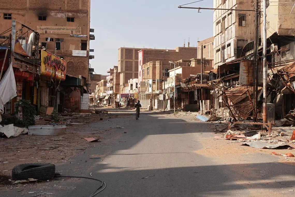 FILE PHOTO: A view of a street in the city of Omdurman damaged in the year-long civil war in Sudan, April 7, 2024. REUTERS/El Tayeb Siddig/ File Photo
