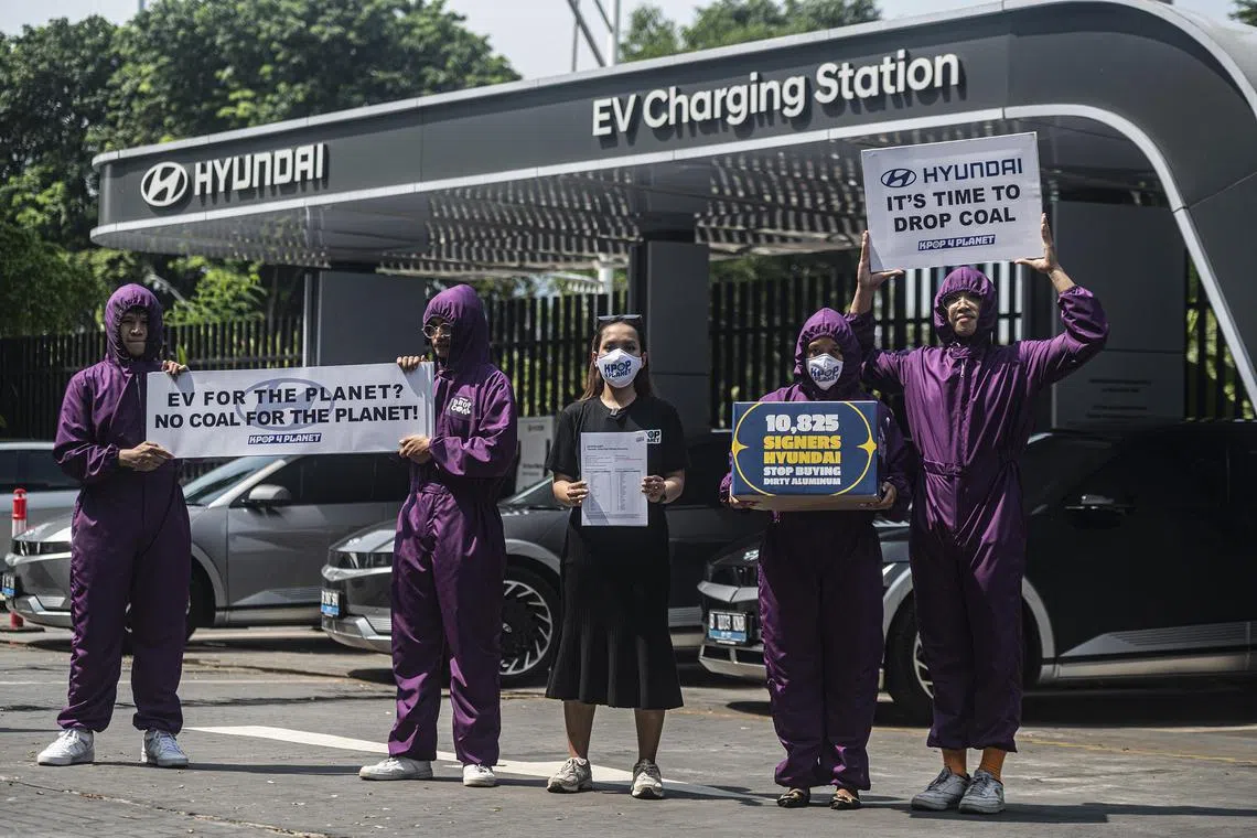 lyfan - Co-founder of Kpop4planet Nurul Sarifah (centre) and its other members staging a protest in Jakarta against Hyundai’s deal to buy aluminium from Adaro Minerals, a unit of Indonesia’s second largest coal miner Adaro Energy Indonesia, that will be produced using coal power.

CREDIT: COURTESY OF KPOP4PLANET