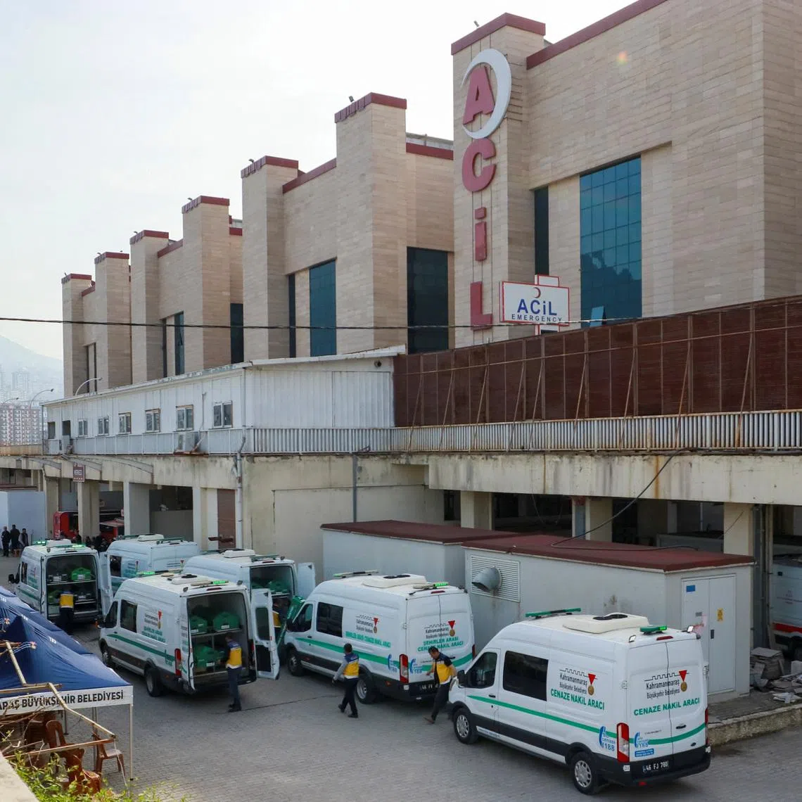 Mortuary vans are parked in front of a hospital morgue, after a deadly shooting at a school, in Kahramanmaras, Turkey, April 16, 2026. REUTERS/Ensar Ozdemir