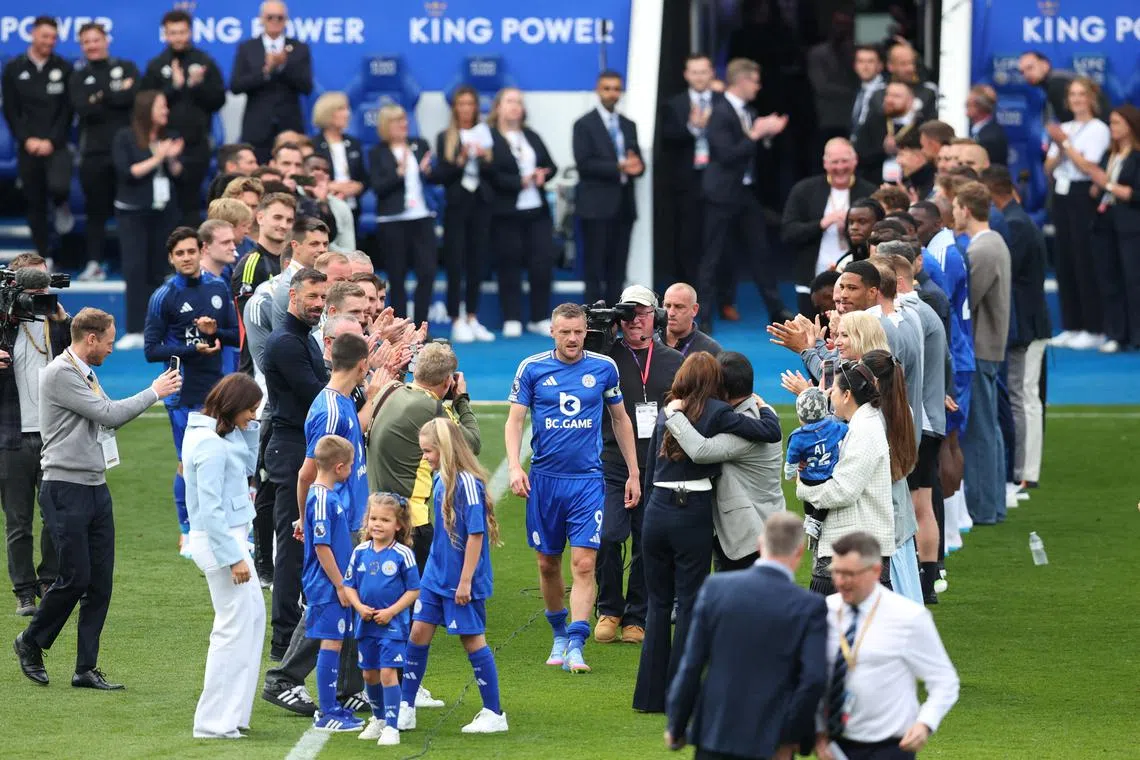FILE PHOTO: Soccer Football - Premier League - Leicester City v Ipswich Town - King Power Stadium, Leicester, Britain - May 18, 2025  Leicester City's Jamie Vardy is applauded as he walks onto the pitch ahead of his presentation after playing his last match for Leicester City Action Images via Reuters/Craig Brough/File Photo