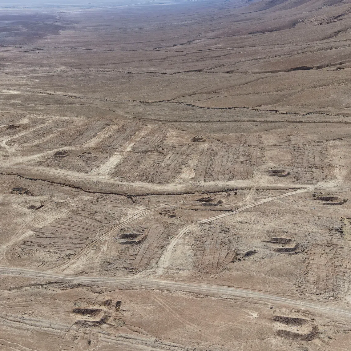 A drone view of the mass grave site in the desert near the eastern Syrian town of Dhumair, February 27, 2025.  REUTERS/Khalil Ashawi