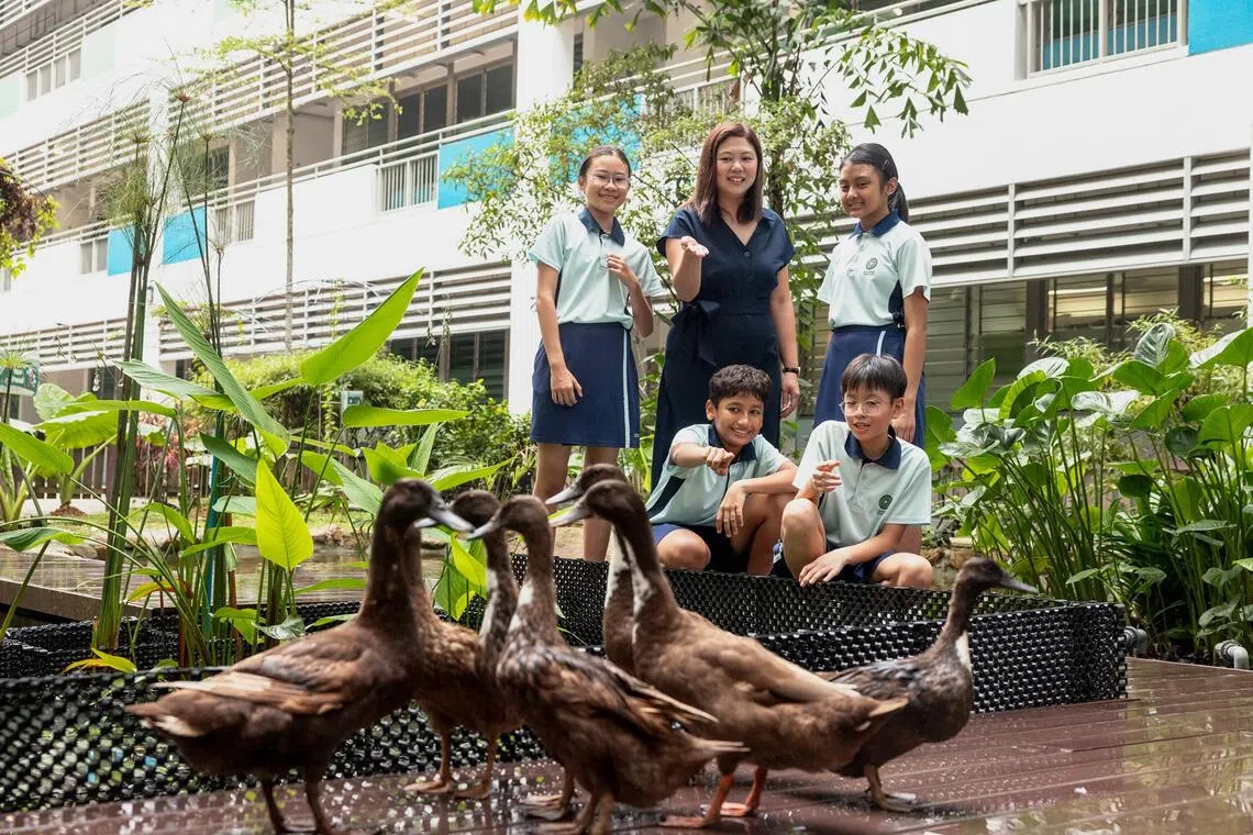 President’s Award for Teachers 2026 recipient Ong Xuan Wan with Primary 6 pupils at Dazhong Primary School.