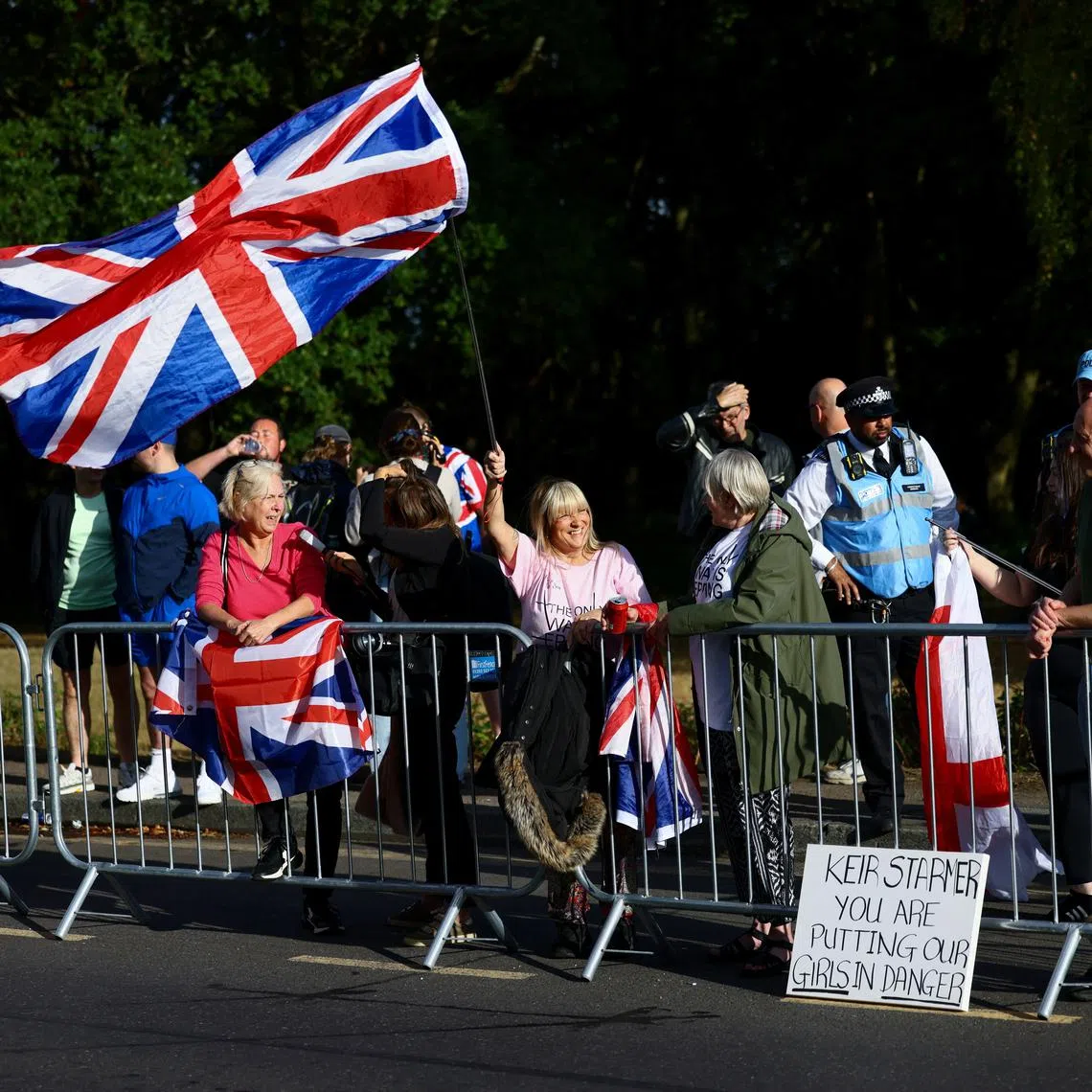 Protesters gather outside The Bell Hotel, as the British government won a court ruling resulting in asylum seekers not being evicted from the hotel in Epping, Britain, August 31, 2025. REUTERS/Jack Taylor