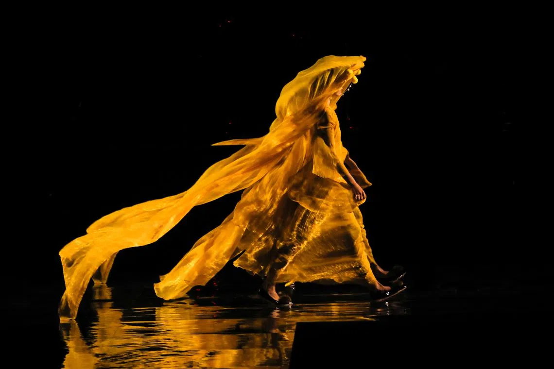 A model presents a creation by Qi Lin for A Life On The Left during the China Fashion Autumn/Winter 2023 in Beijing, China, March 25.