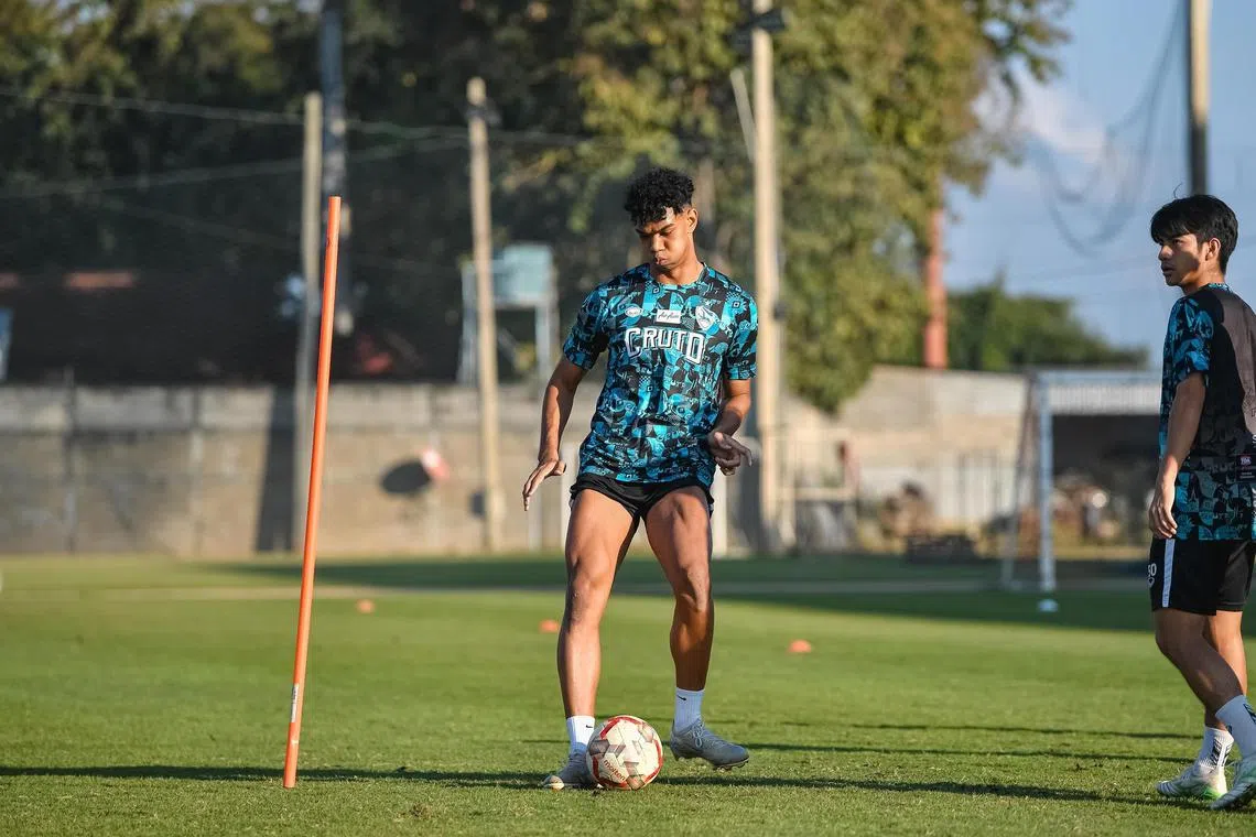 Jordan Emaviwe training with Chiangrai United after signing a deal till the end of the season with the Thai League 1 side

