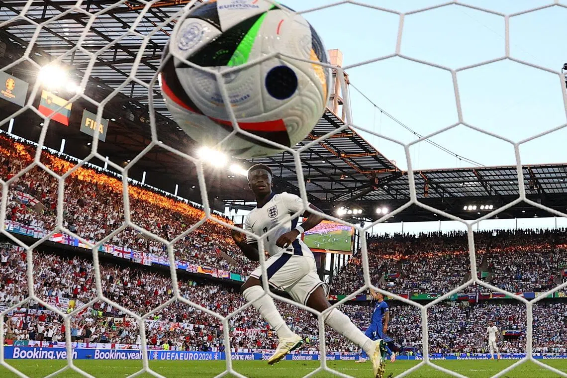 FILE PHOTO: Soccer Football - Euro 2024 - Group C - England v Slovenia - Cologne Stadium, Cologne, Germany - June 25, 2024  England's Bukayo Saka scores their first goal before it is disallowed REUTERS/Wolfgang Rattay/File Photo