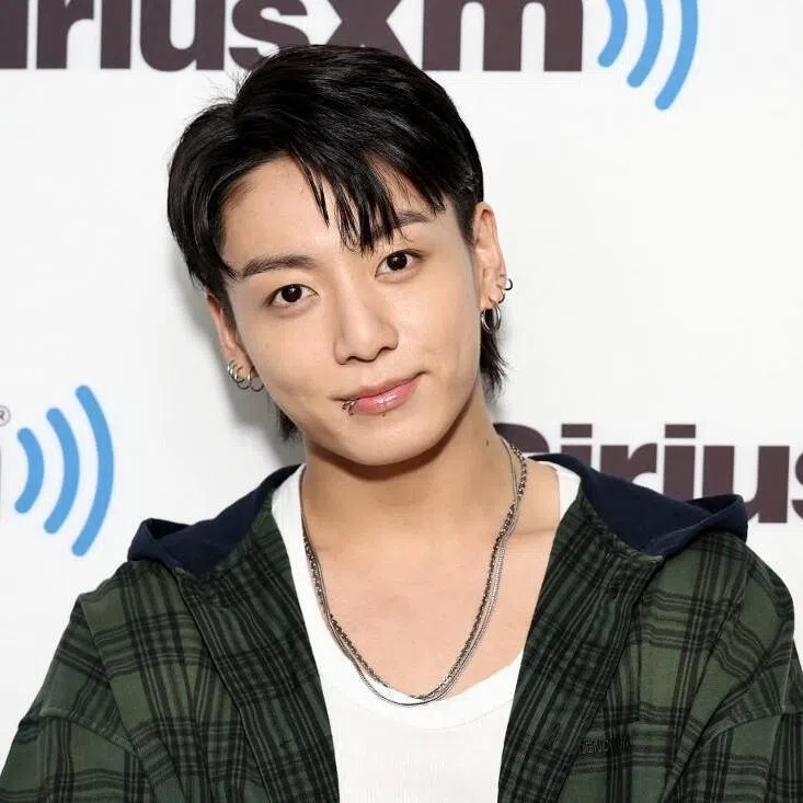 Seven has stayed on its Weekly Top Songs Global chart for 153 weeks, the longest run for a solo single from an Asian singer.