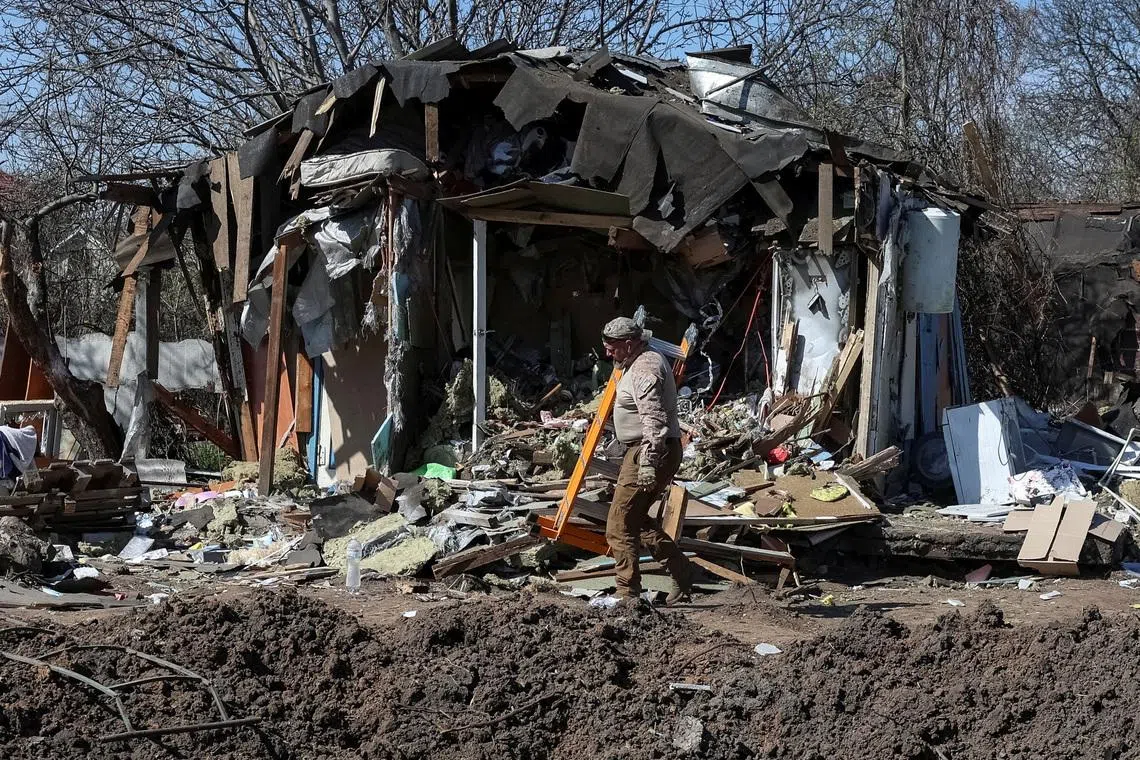 A worker walks at a site of a building hit by a yesterday's Russian missile and drone strike, amid Russia's attack on Ukraine, in Kyiv, Ukraine April 17, 2026. REUTERS/Anatolii Stepanov