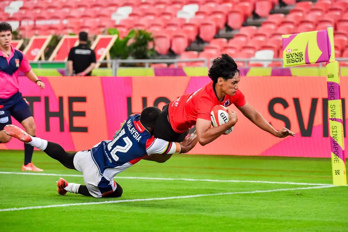 The Singapore mens' team narrowly lost to Causeway rivals Malaysia 14-10, while the womens' were humbled 42-0 by Thailand.