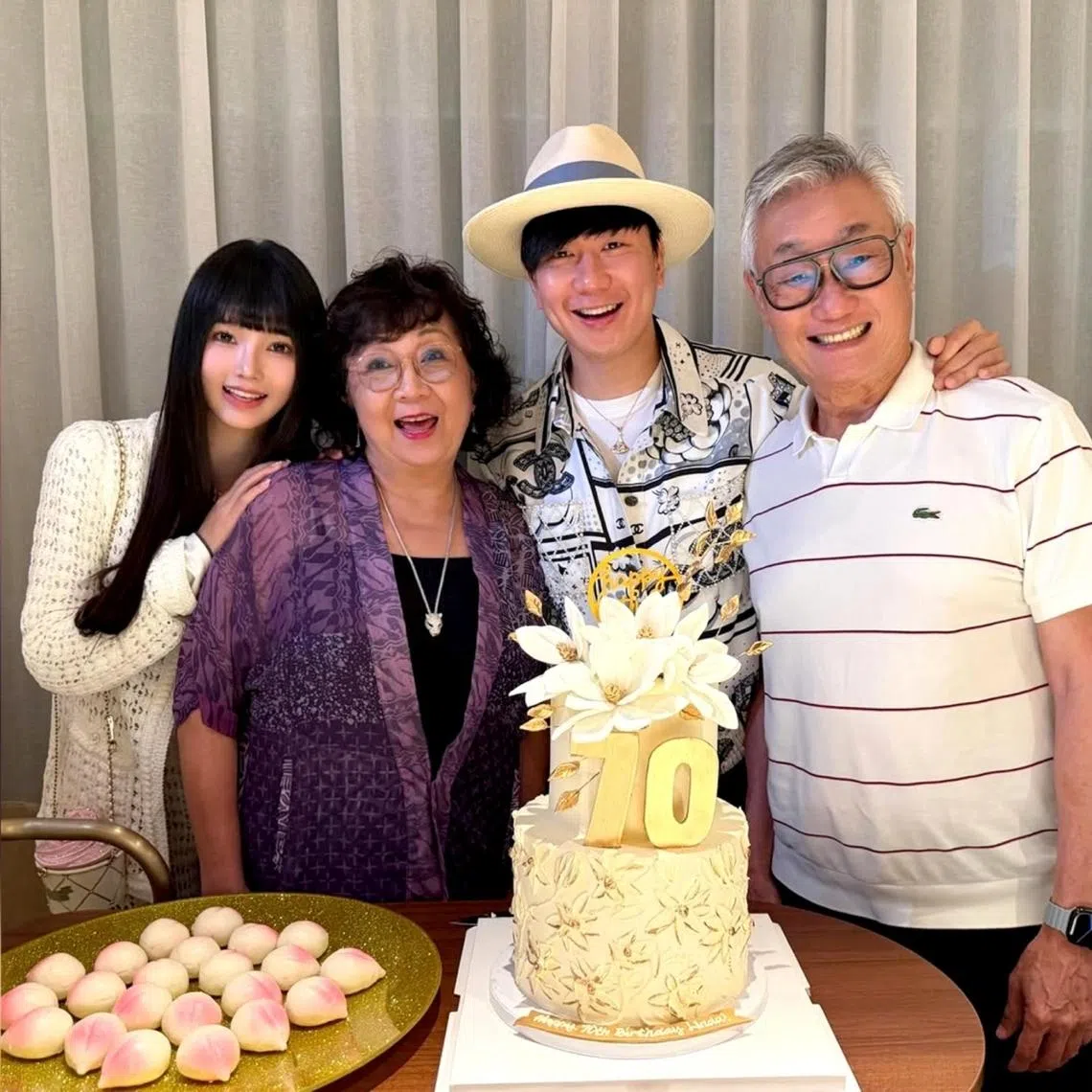JJ Lin shares on social media on Dec 29 a photo with with his parents and girlfriend Annalisa.