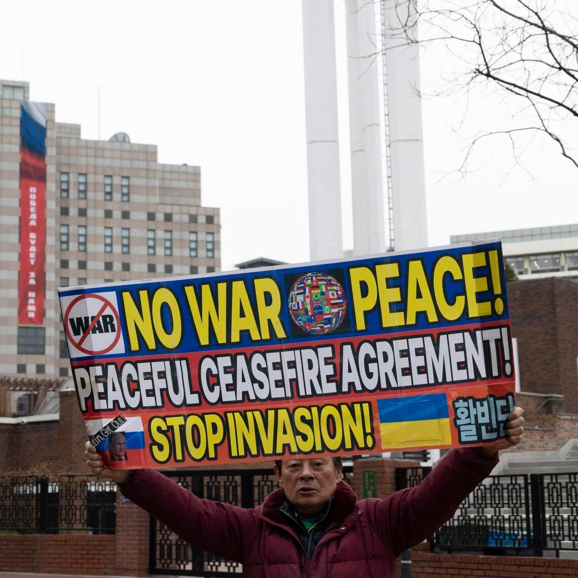 epa12772491 A South Korean protester holds up a banner during a protest against Russia's invasion of Ukraine outside the Russian embassy in Seoul, South Korea, 24 February 2026. 24 February marks the fourth anniversary of Russia's full-scale invasion of Ukraine.  EPA/JEON HEON-KYUN