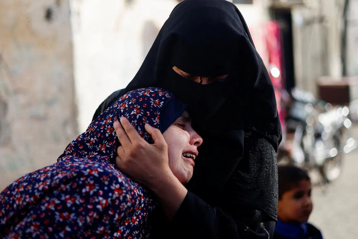 Mother of the Palestinian twins Wesam and Naeem Abu Anza, who were born during the conflict between Israel and Hamas and were killed in Israeli air strikes, reacts during their funeral, in Rafah in the southern Gaza Strip March 3, 2024. REUTERS/Mohammed Salem