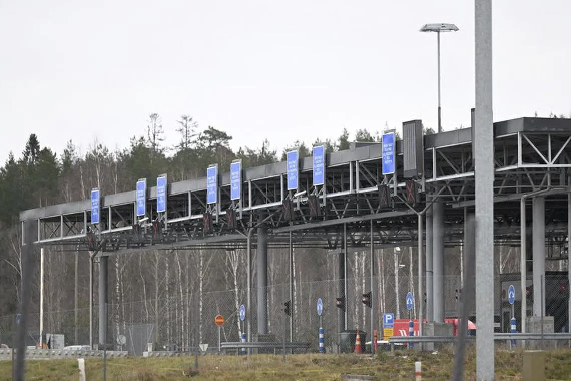 FILE PHOTO: A view of the border between Russia and Finland at the Nuijamaa border checkpoint in Lappeenranta, Finland on November 15, 2023. An increasing number of citizens from third countries have arrived via Russia to Finnish border-crossing points without proper documentation this autumn. Finland has no longer allowed people to enter via southeastern border crossings on bicycles, only in motor vehicles. Lehtikuva/Vesa Moilanen via REUTERS /File photo
