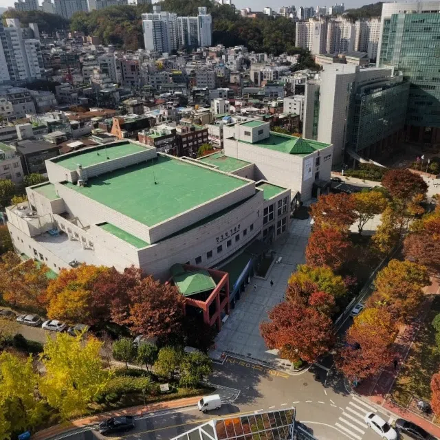 A notice posted at a Soongsil University dorm stated the nationality of students who were evicted for smoking indoors.