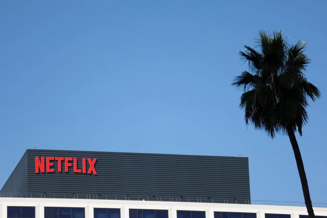 FILE PHOTO: A Netflix logo is seen on the day SAG-AFTRA members walk the picket line during their ongoing strike outside Netflix offices, in Los Angeles, California, U.S., October 17, 2023.  REUTERS/Mario Anzuoni/File photo