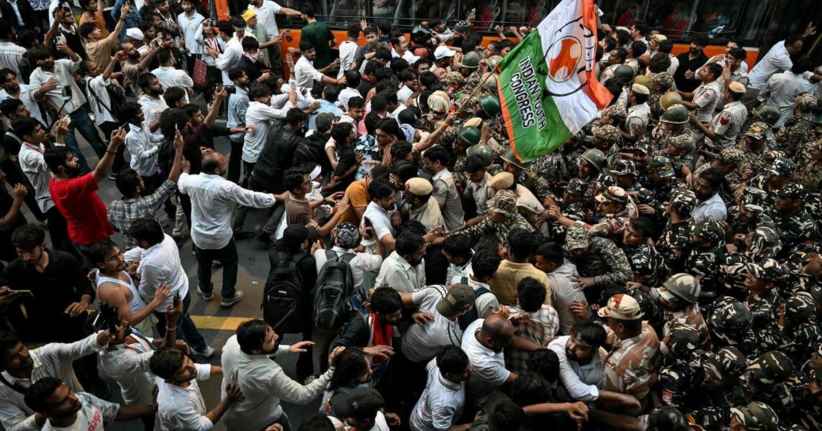 Opposition parties, supporters march in Delhi despite huge police presence