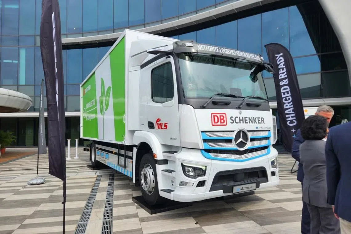 The first unit of Mercedes-Benz eActros in Singapore was delivered to Meteorite Logistics Services.
