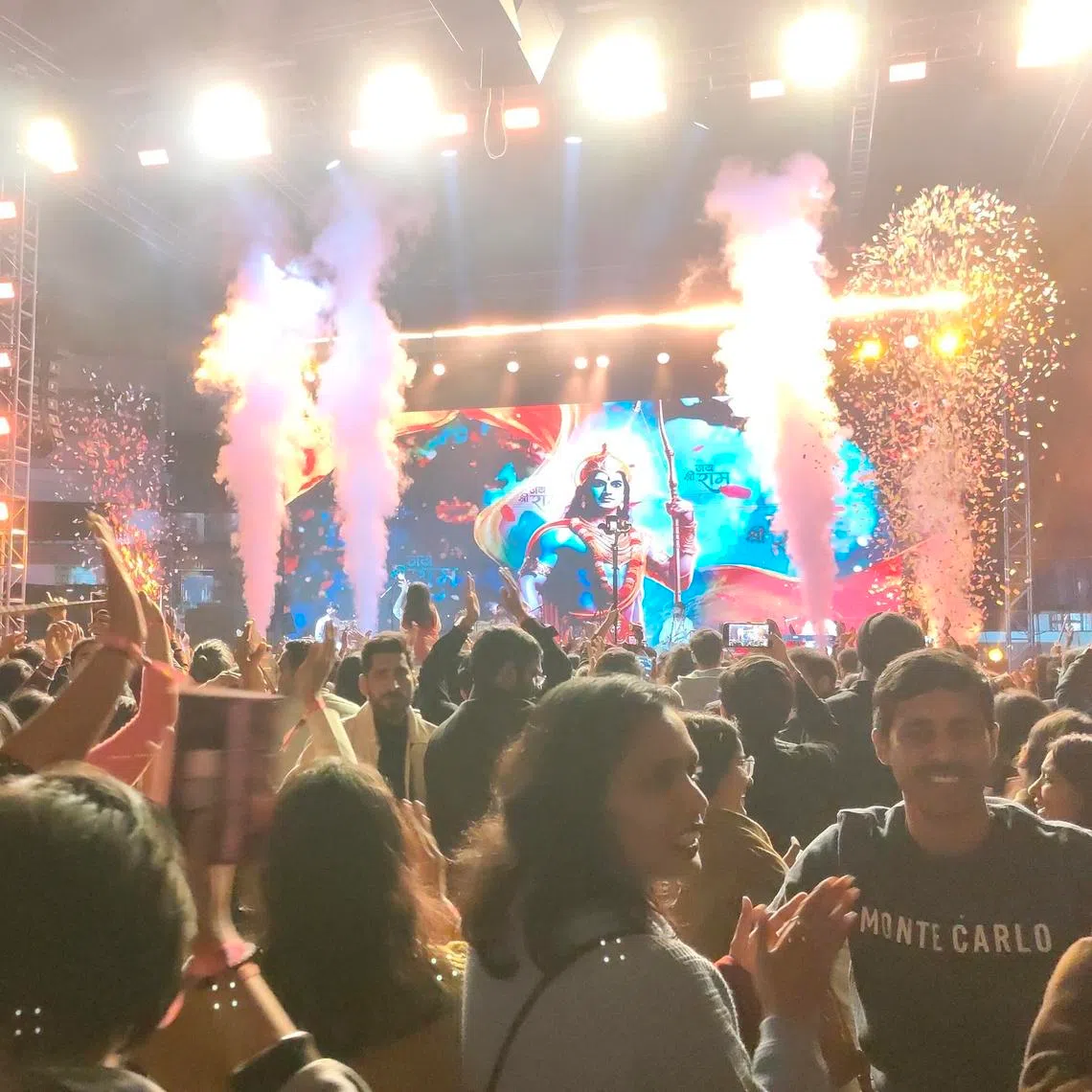 Bhajan clubbing concerts such as this one by Backstage Siblings feature special effects seen too at other pop or rock music concerts.