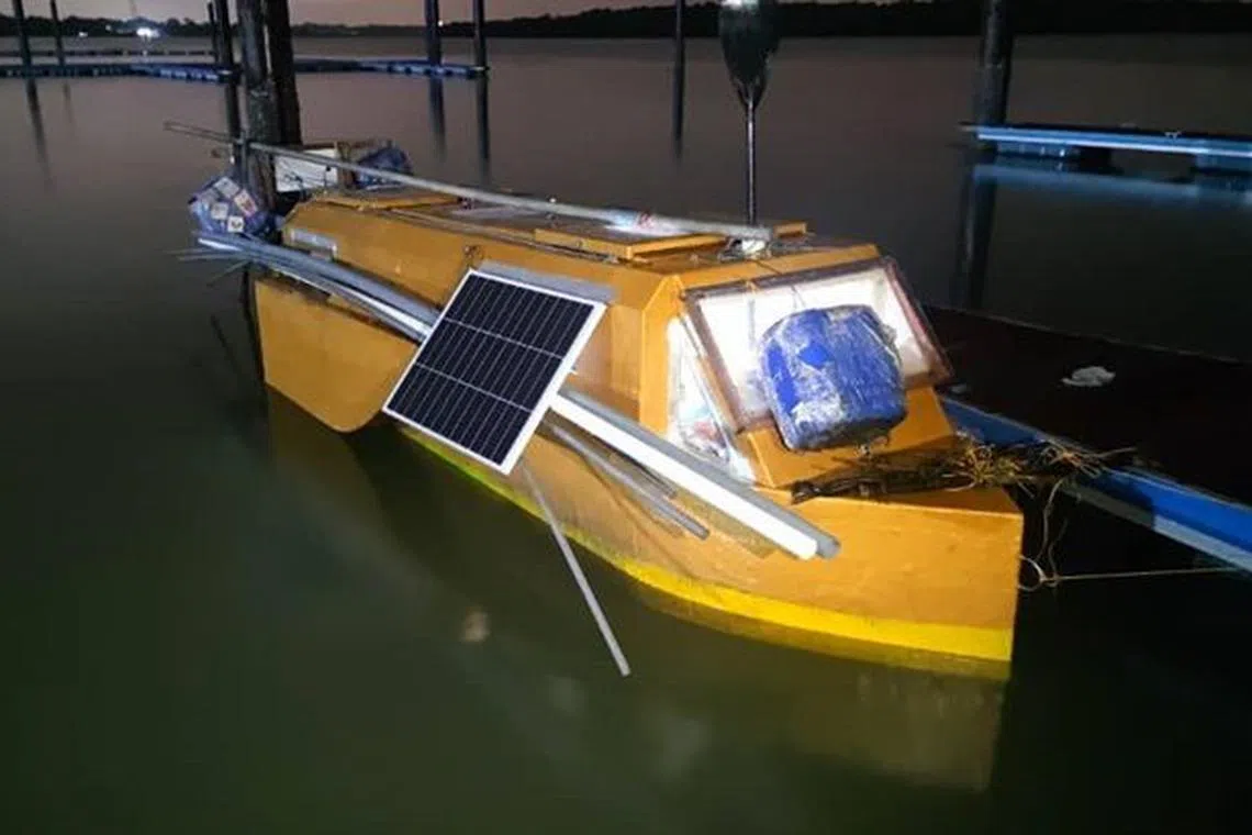 The man was forced to call for assistance after his boat’s main mast broke around the waters of Carey Island in Selangor.