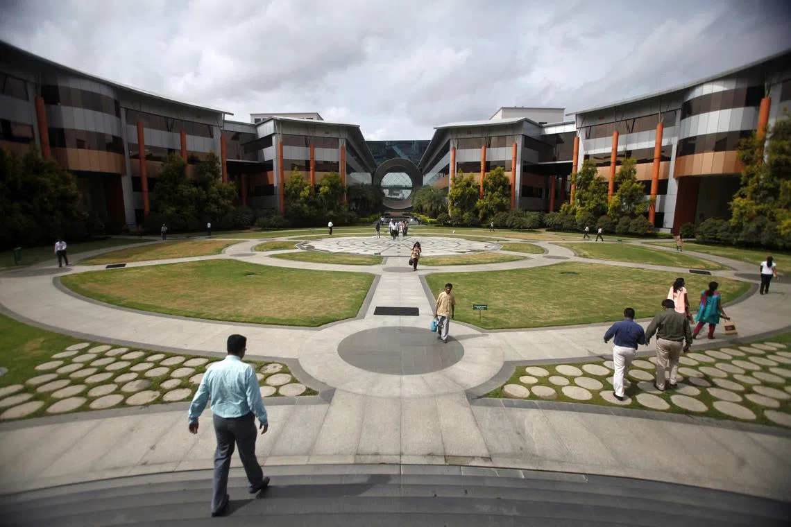 File Photo: Employees walk in a forecourt at the Infosys campus in the Electronic City area of Bangalore September 4, 2012. REUTERS/Vivek Prakash/File Photo